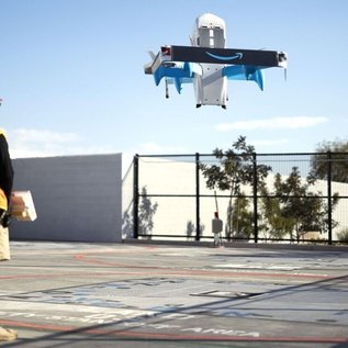 Imagem de Amazon começa a entregar iPhones e Galaxy via drone nos EUA