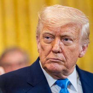 Imagem de 'Arquivos de Epstein': Musk acusa Trump de envolvimento em grande esquema de tráfico sexual