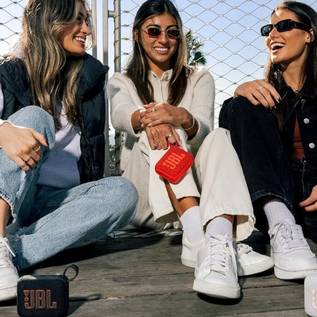 Imagem de JBL pelo menor preço: 3 caixas de som Bluetooth com desconto na Amazon