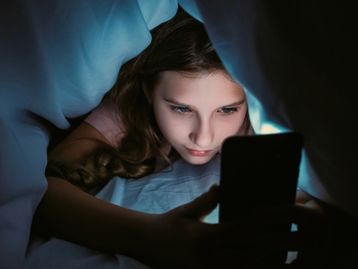Meta sugere que Google e Apple é que são responsáveis por controlar acesso de crianças às redes