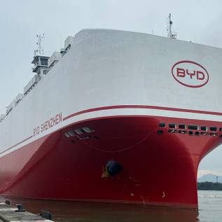Imagem de Maior navio de transporte do mundo traz 7 mil carros BYD ao Brasil