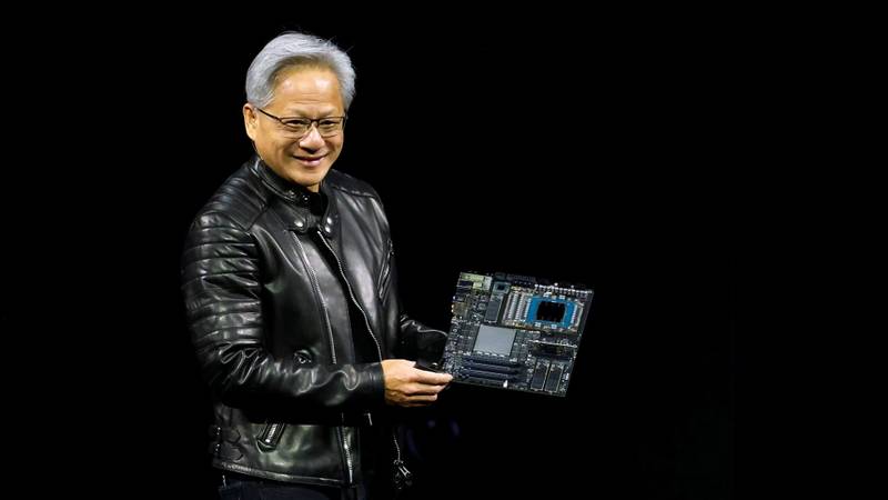 Com receita de R$ 248 bilhões, Nvidia critica e elogia Trump