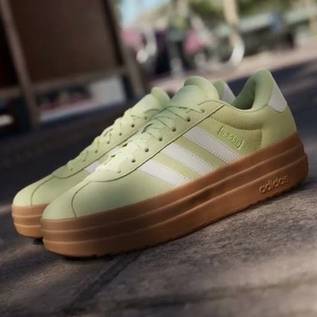 Imagem de Mochilas, roupas e tênis Adidas com até 52% OFF na Netshoes e desconto adicional no PIX