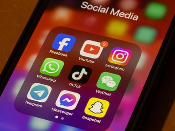 Projeto de lei que blinda perfis de políticos nas redes sociais avança na Câmara dos Deputados