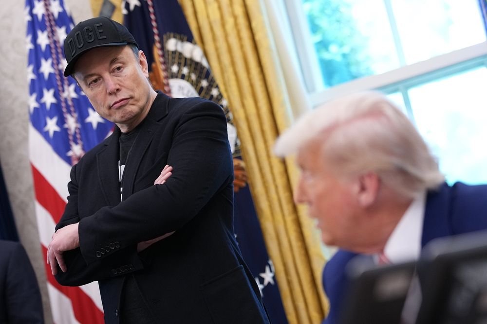 trump-musk-se-encarando-durante-coletiva