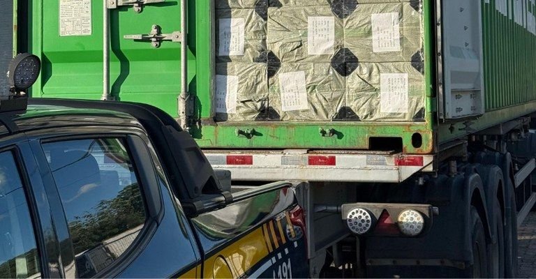 Anatel apreende carga de R$ 870 mil com microfones sem fio piratas