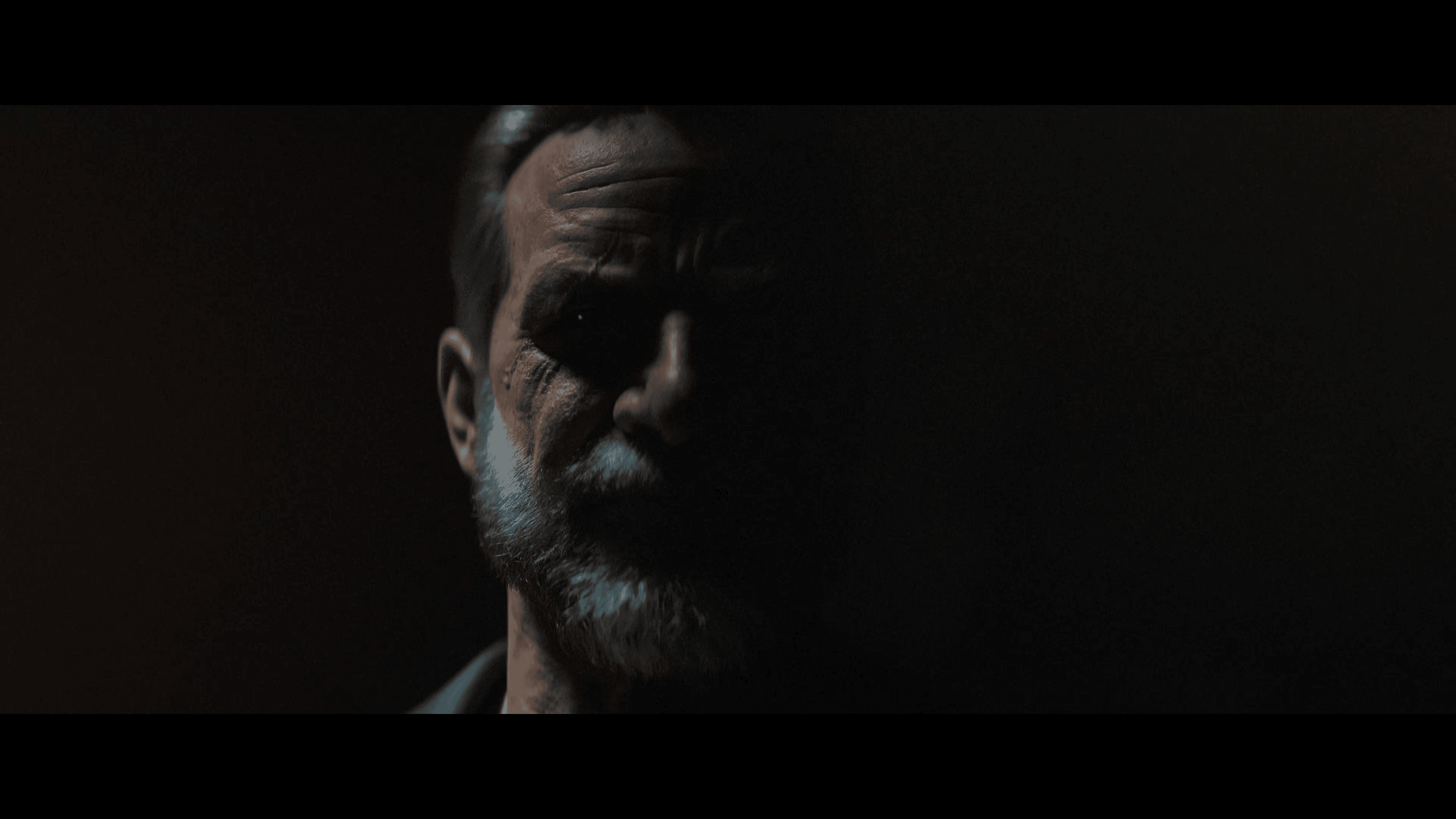 Black Ops 7 é revelado com David Mason como protagonista e gameplay futurista! Assista o trailer Fechando o último Xbox Games Showcase, que aconteceu neste domingo (8), Call of Duty Black Ops 7 foi revelado com um trailer surpreendente. O anúncio quebra uma longa tradição da franquia, por se tratar de uma sequência direta do último lançamento – ao invés de alternar com a série Modern Warfare, neste caso. Black Ops 7 é revelado com David Mason como protagonista e gameplay futurista! Assista o trailer