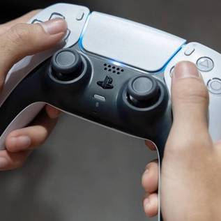 Imagem de DualSense poderá ser conectado a mais de um dispositivo simultaneamente após atualização! Veja quando ela chega