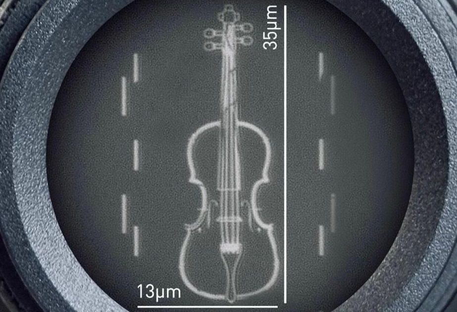 a-imagem-mostra-o-menor-violino-do-mundo-feito-com-nanotecnologia