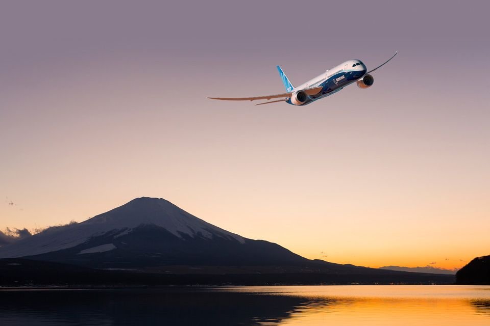 Boeing 787: conheça o modelo de avião super seguro que sofreu um acidente fatal pela 1º vez na história Boeing 787: conheça o modelo de avião super seguro que sofreu um acidente fatal pela 1º vez na história