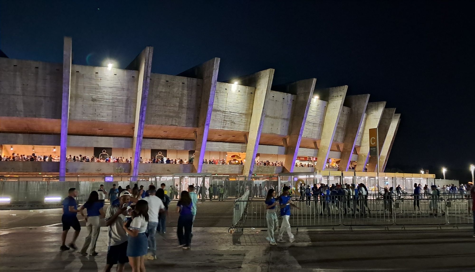 torcedores-na-entrada-do-estadio-mineirao