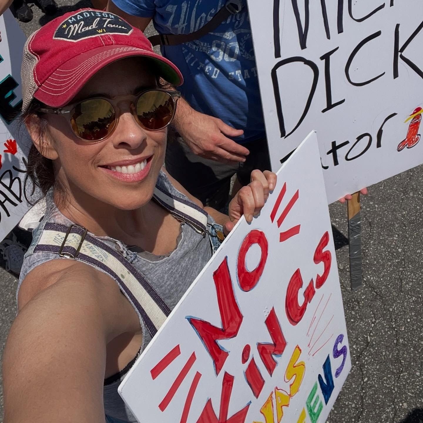 No Kings: Mark Ruffalo e mais celebridades de Hollywood participam de protestos contra Trump