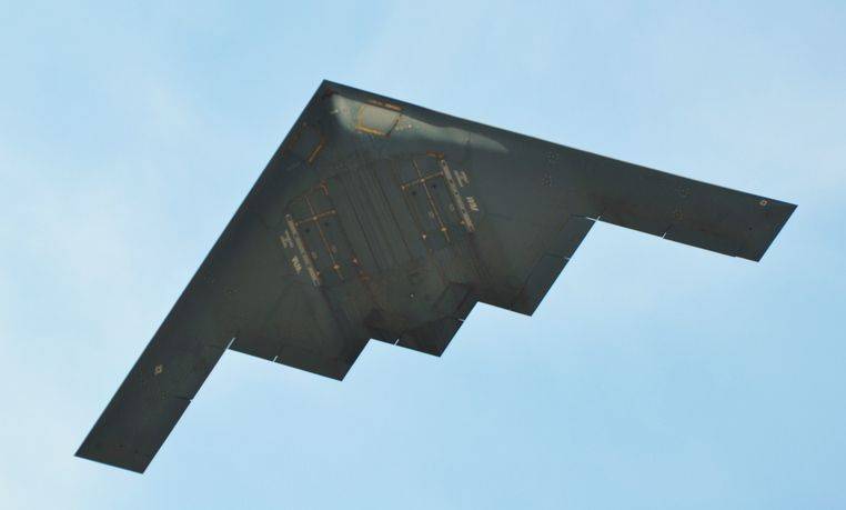 aviao-b-2-spirit-voando