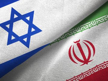 TV do Irã tem sinal sequestrado durante transmissão ao vivo; país acusa Israel