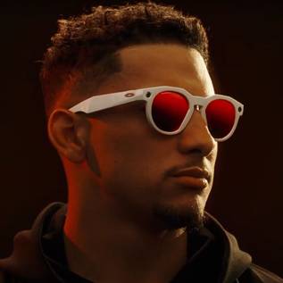Imagem de Meta lança novos óculos inteligentes com a Oakley que gravam até em 3K