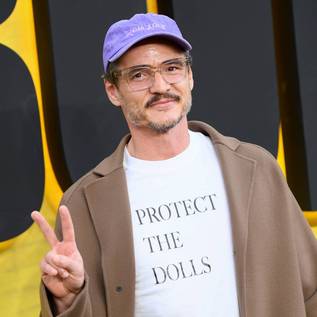 Imagem de Pedro Pascal critica JK Rowling por comentários anti-trans: “Bullies me dão nojo”
