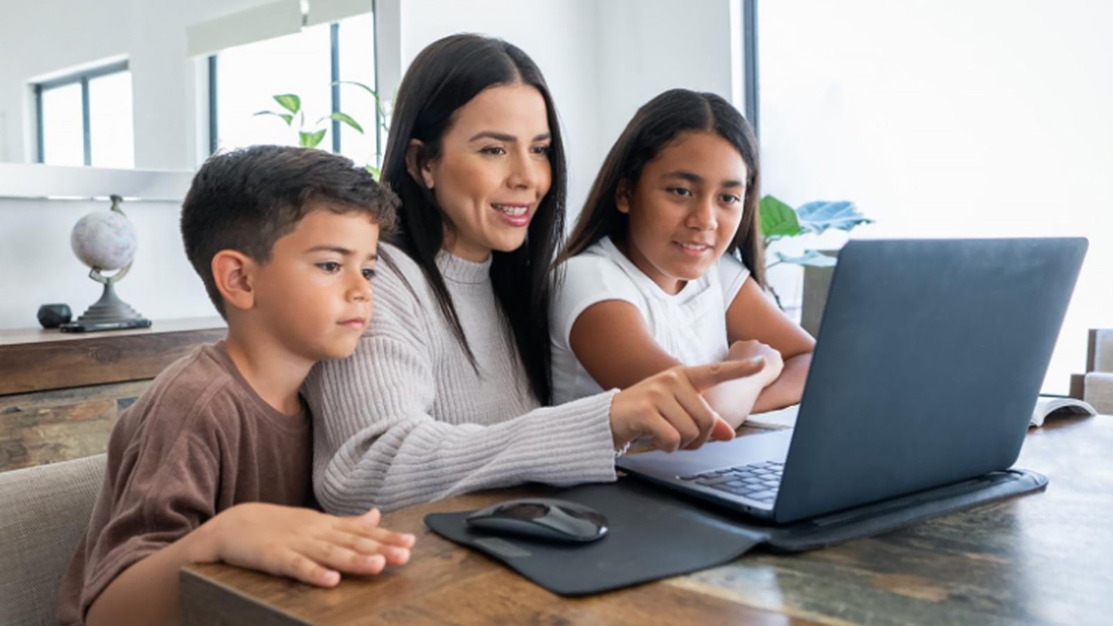 Proteja seus filhos online: 6 motivos para usar um antivírus com controle parental