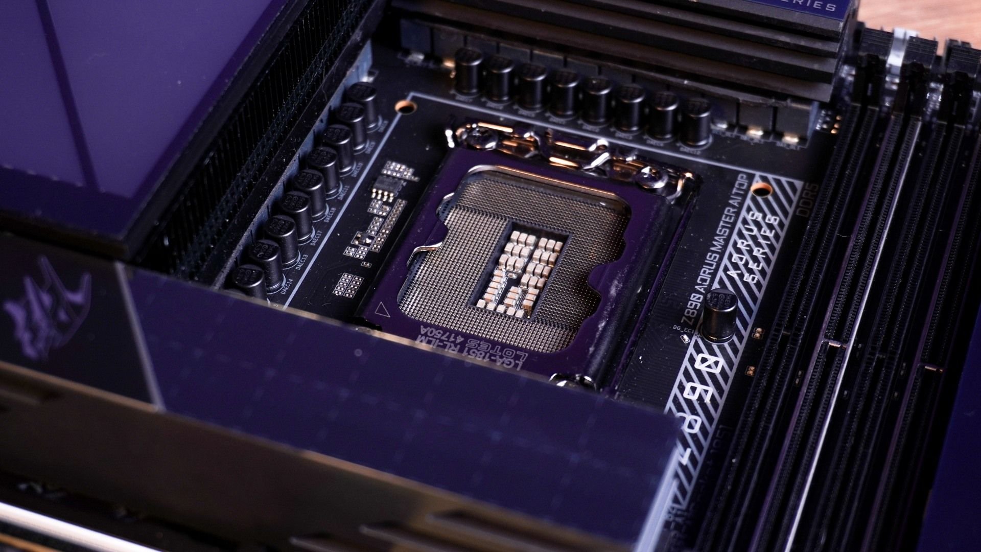 Z890 AORUS MASTER AI TOP é impecável, mas não é para todos - Review 8 aorus-master-ai-top-soquete-placa-mae