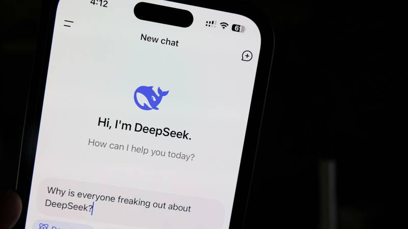 Foto-de-um-iphone-com-app-deepseek