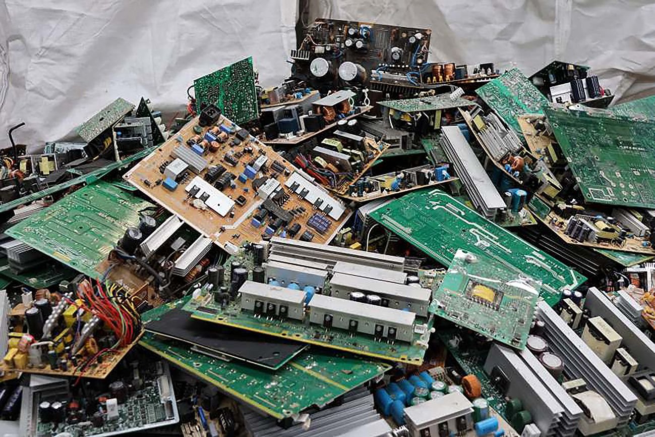Cientistas extraem ouro puro de peças de PCs antigos sem poluir o ambiente