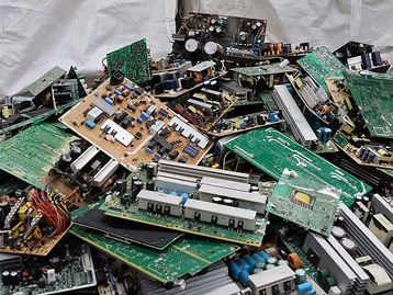 Cientistas extraem ouro puro de peças de PCs antigos sem poluir o ambiente