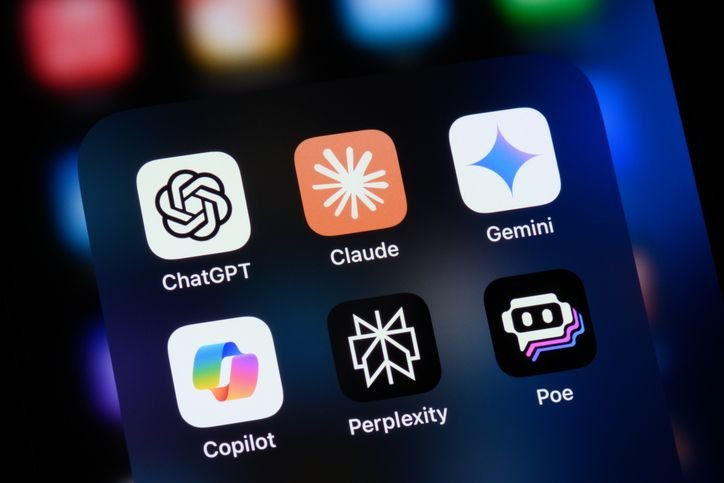 Qual nota professores e outras IAs dariam para uma redação escrita pelo ChatGPT? Teste mostra 4 apps-de-ias-na-tela-do-celular