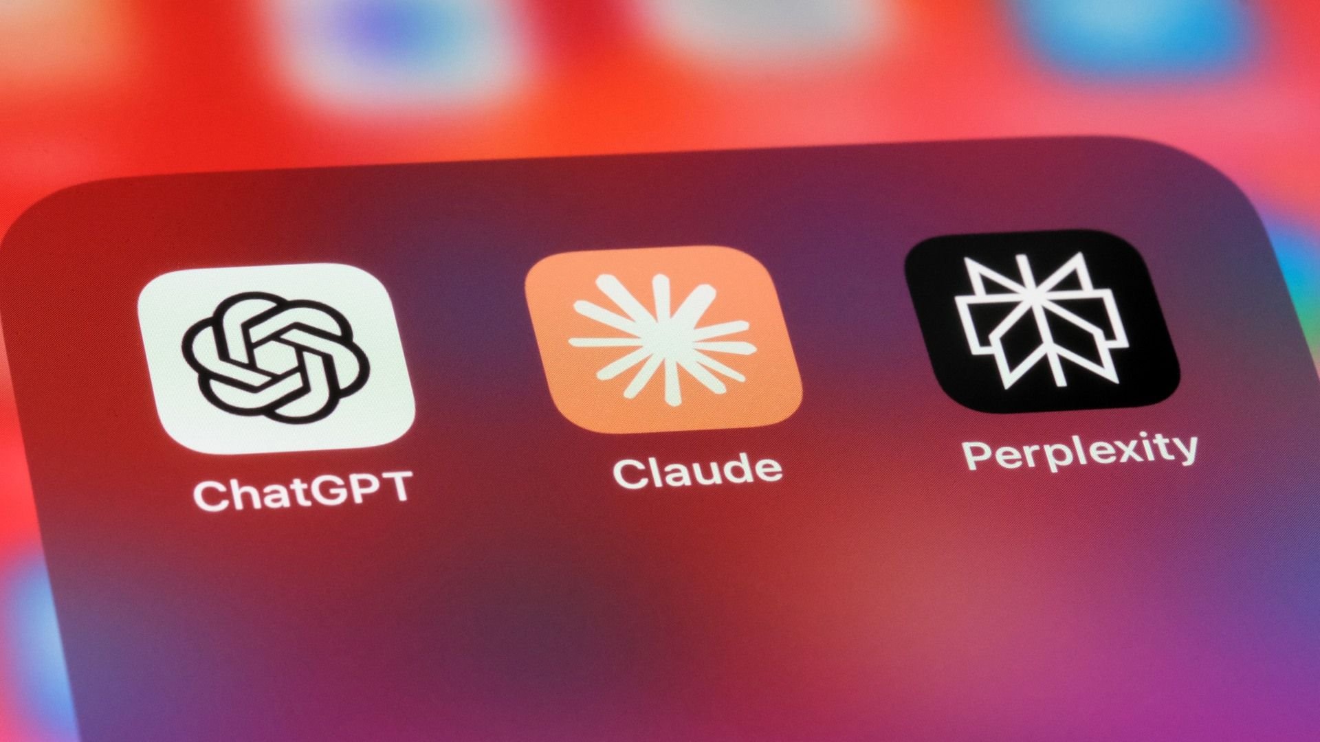 Tá difícil: Apple pode desistir de ‘criar’ nova Siri e usar sistemas de IA do ChatGPT ou Claude