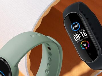 Fones e smartbands para usar no treino com até 47% de desconto na Netshoes