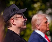 'Vamos dar uma olhada nisso': Trump sugere deportar e cortar contratos com Elon Musk