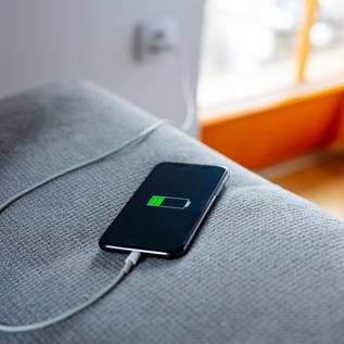 Imagem de Celulares da Samsung suportam o dobro do ciclo de cargas dos modelos de Google e Apple