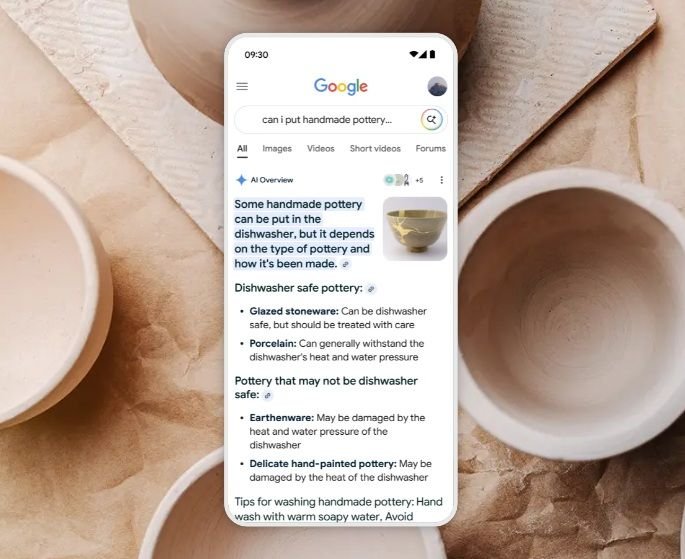 Google é processada na Europa por prejudicar sites com resumos de IA; entenda o caso Um consórcio formado por veículos de publicação independente na internet entrou com uma ação judicial contra a Google na União Europeia e no Reino Unido. O grupo acusa a empresa de práticas anticompetitivas de mercado com a função AI Overviews, que é chamada de Visão Geral Criada por IA na versão em português do Brasil. google-visao-gera-criada-ia