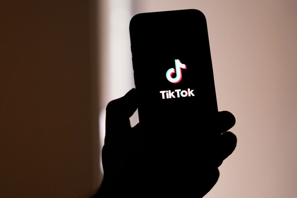 Crime digital: vídeos racistas gerados por IA estão alcançando milhões de visualizações no TikTok