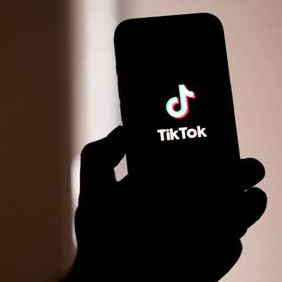 Imagem de Crime digital: vídeos racistas gerados por IA estão alcançando milhões de visualizações no TikTok