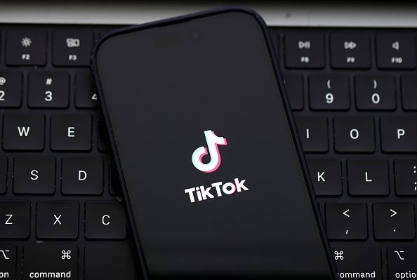 Crime digital: vídeos racistas gerados por IA estão alcançando milhões de visualizações no TikTok Crime digital: vídeos racistas gerados por IA estão alcançando milhões de visualizações no TikTok