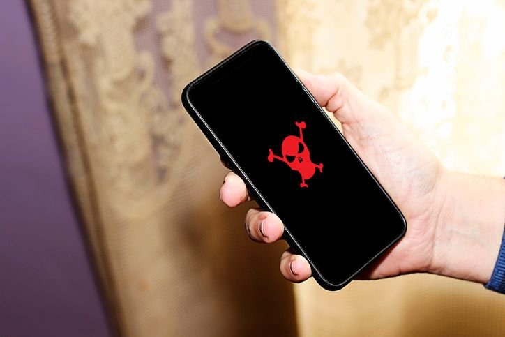 Adwares continuam principais ameaças a dispositivos móveis, revela estudo 2 caveira-pirata-na-tela-do-celular