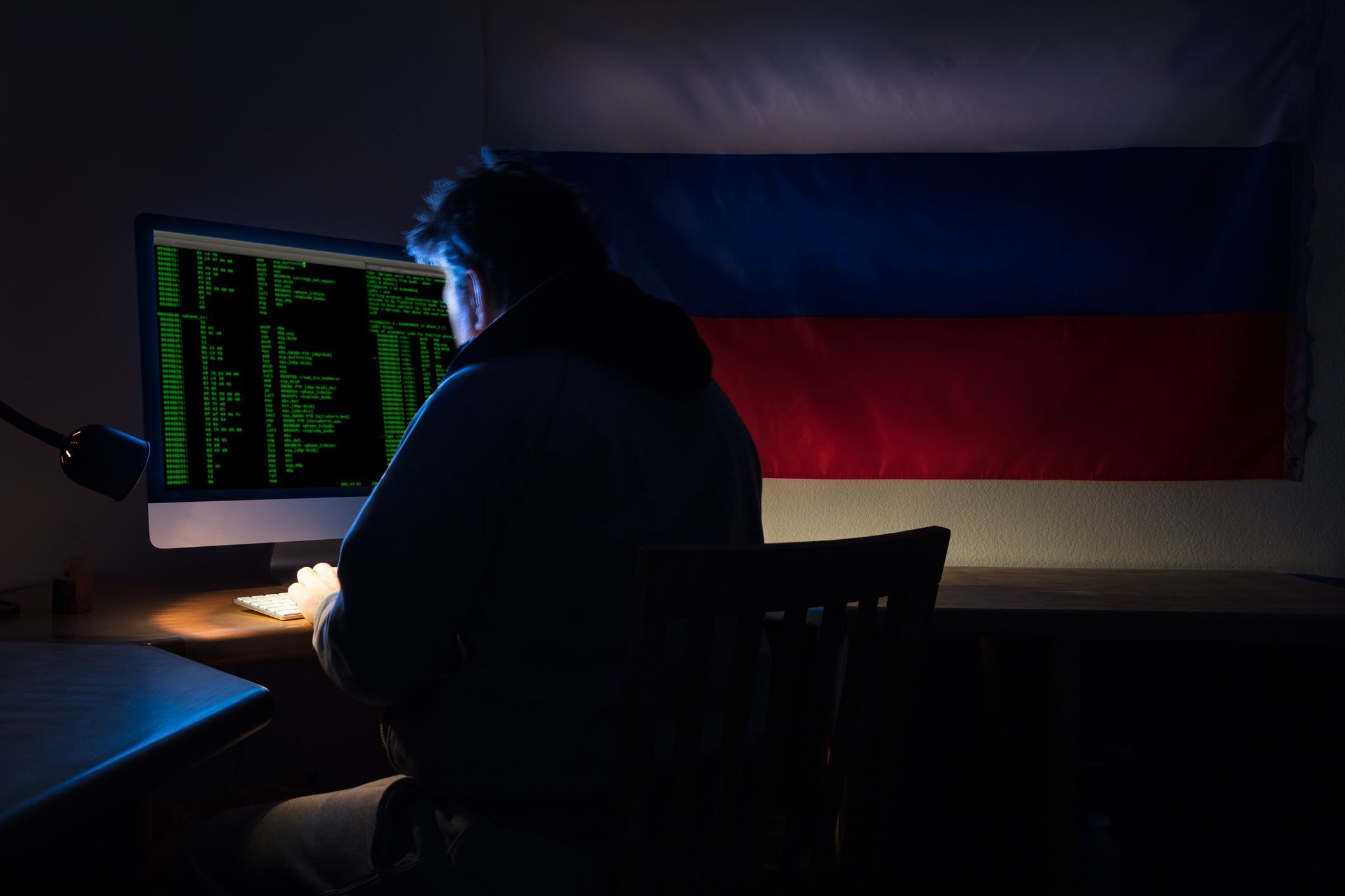 Rússia manipula dados de treinamento de IA com narrativas falsas, alertam especialistas