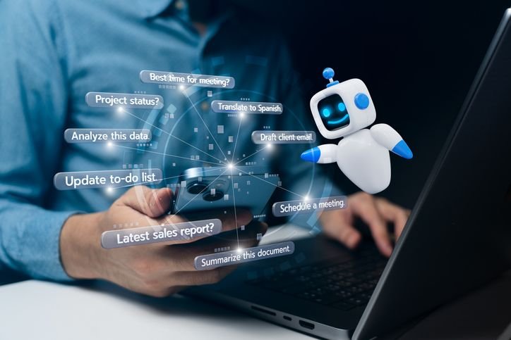 Sem conversinha: estudo sugere que pedir respostas curtas pode reduzir gasto de energia das IAs Mudanças na interação com as ferramentas de inteligência artificial generativa, como solicitar respostas curtas, podem reduzir o consumo de energia dos bots em até 54%. É o que aponta um estudo recente feito pela University College London (UCL) em parceria com a Organização das Nações Unidas para a Educação, a Ciência e a Cultura (UNESCO). pessoa-interagindo-com-bot-de-ia