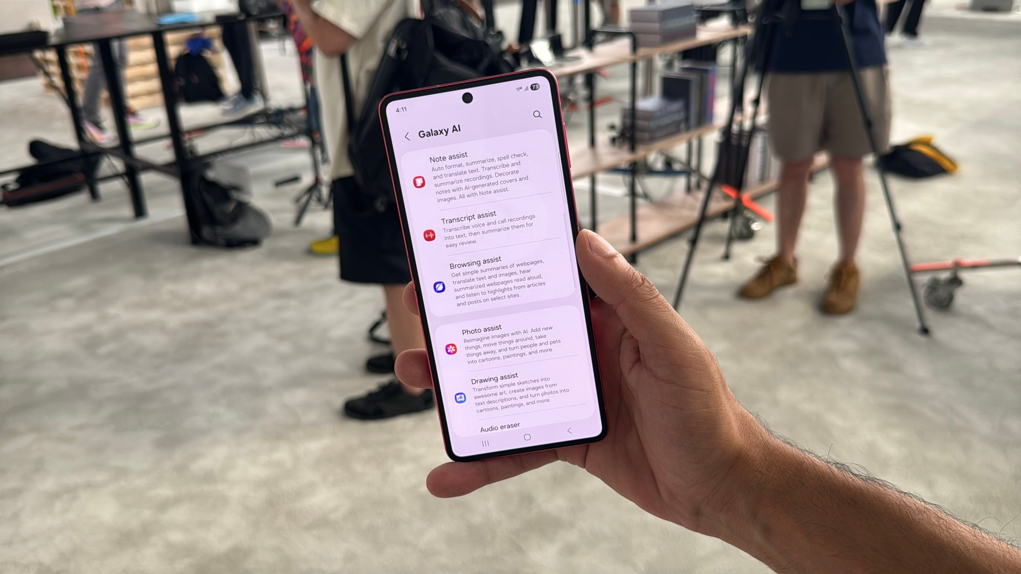 Galaxy Z Fold 7, Z Flip 7, dobrável baratinho e mais: resumão do Unpacked da Samsung A Samsung realizou hoje (9) uma nova edição do Galaxy Unpacked 2025, que aconteceu em Nova York (Estados Unidos), apresentando a sua próxima geração de celulares dobráveis. O Galaxy Z Fold 7 e o Galaxy Z Flip 7 chegam trazendo atualizações importantes e ganham a companhia de um novo integrante. celular-da-samsung-com-galaxy-ai-aberta