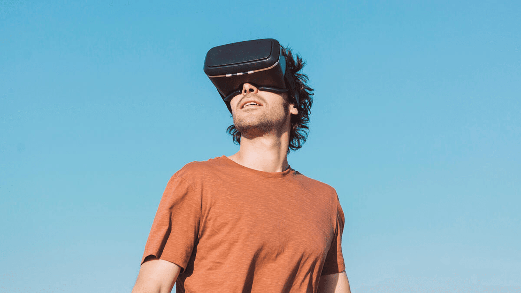 Impressora 3D, programação e IA: pesquisa revela interesse dos homens no Pinterest O número de usuários masculinos representa mais de um terço da quantidade de pessoas que acessam o Pinterest globalmente, conforme pesquisa sobre as tendências deste público na rede social, divulgada na terça-feira (08). O levantamento traz detalhes sobre como os homens utilizam a plataforma, apontando interesses em áreas como tecnologia e finanças. homem-usando-oculos-de-realidade-mista