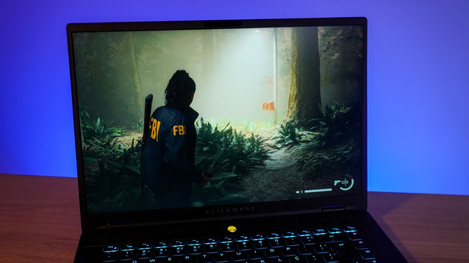 Review: Alienware m16 R2 é a evolução que queríamos na linha de notebooks gamer No mercado de notebooks gamer de alto desempenho, a Dell continua como uma das marcas mais proeminentes no mercado brasileiro. Ao longo dos anos testando inúmeros notebooks da empresa, o lançamento do Alienware m16 R2 é possivelmente a melhor versão dos laptops entusiastas da companhia. alienware-m16-r2-em-alan-wake-2