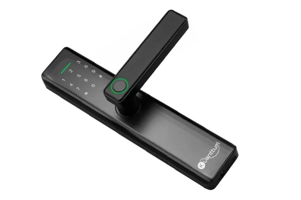 Proteja a sua casa: fechaduras digitais com até 40% de desconto no Mercado Livre Dispensando o uso de chaves tradicionais, as fechaduras digitais utilizam tecnologias como biometria, senhas ou cartões para controlar o fluxo de entrada e saída em residências, comércios ou até mesmo a certos cômodos específicos. Fechadura-Eletronica-Digital-Kuantttum-Delta-Pro-960x640.jpg