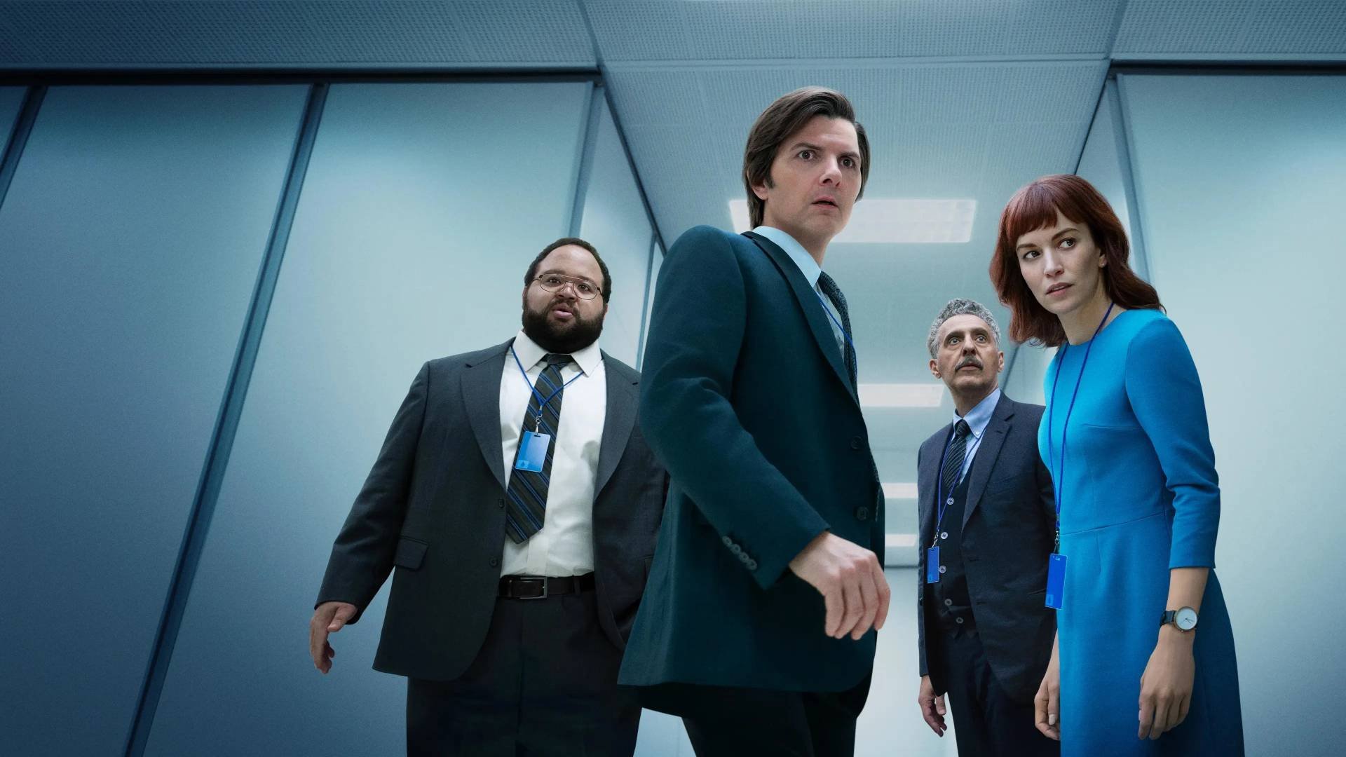 Quais séries do Emmy 2025 estão na Netflix? Veja onde assistir online no streaming Os indicados ao Emmy de 2025 finalmente saíram! Muitas das apostas já eram mais do que previstas, como a segunda temporada de Ruptura, a estreia de O Estúdio, a comédia Hacks mais uma vez batendo ponto, o surpreendente drama Adolescência e muitas outras. Algumas, no entanto, surpreenderam um pouco, como o drama Disclaimer, a comédia romântica Ninguém Quer, e muito mais. ruptura-emmy-2025.jpg