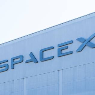 Imagem de SpaceX pode investir quantia bilionária em empresa de IA de Musk