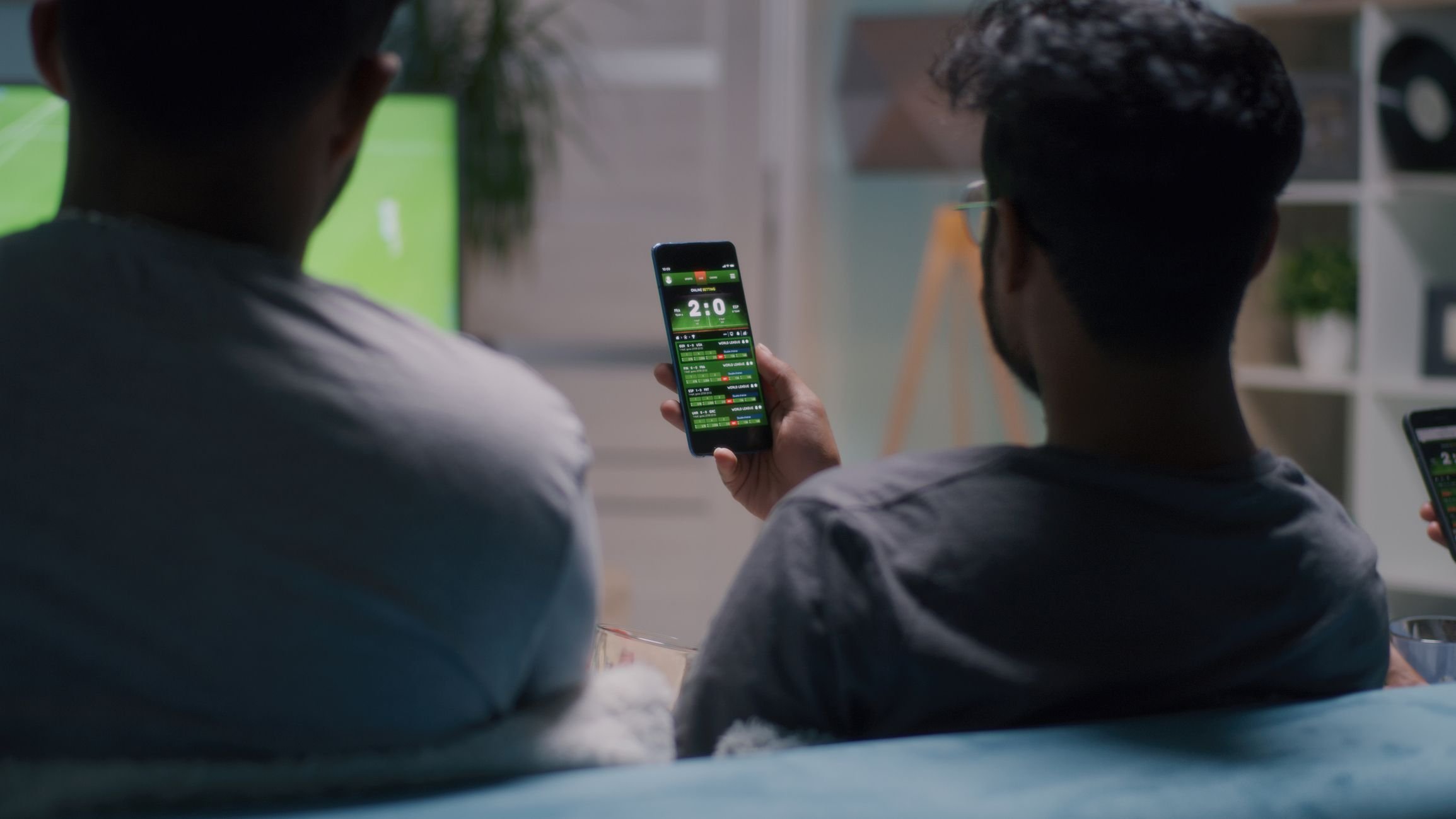 Bets faturaram mais de R$ 17 bi em 6 meses no Brasil Entre janeiro e junho deste ano, as empresas relacionadas com jogos online e apostas esportivas faturaram um valor de R$ 17,4 bilhões, segundo dados da Secretaria de Prêmios e Apostas (SPA) do Ministério da Fazenda. Regis Dudena, secretário da pasta, aponta que o caminho agora é “limpar a casa” e evitar mais bagunça no setor. bets-apostas.jpg