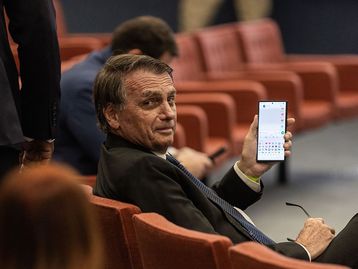 STF proíbe Bolsonaro de acessar redes e obriga uso de tornozeleira eletrônica; veja como ela funciona
