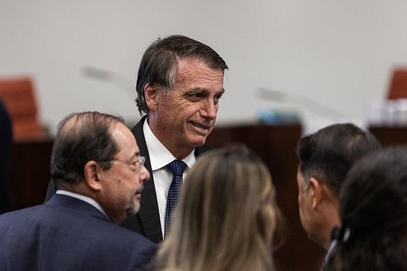 Jair Bolsonaro, ex-presidente, sob restrições judiciais