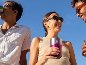 Amazon tem garrafas e copos Stanley com até 20% de desconto; confira