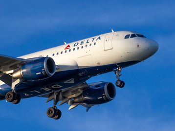 Companhia aérea vai usar IA para precificar passagens e passageiros devem pagar mais caro por isso