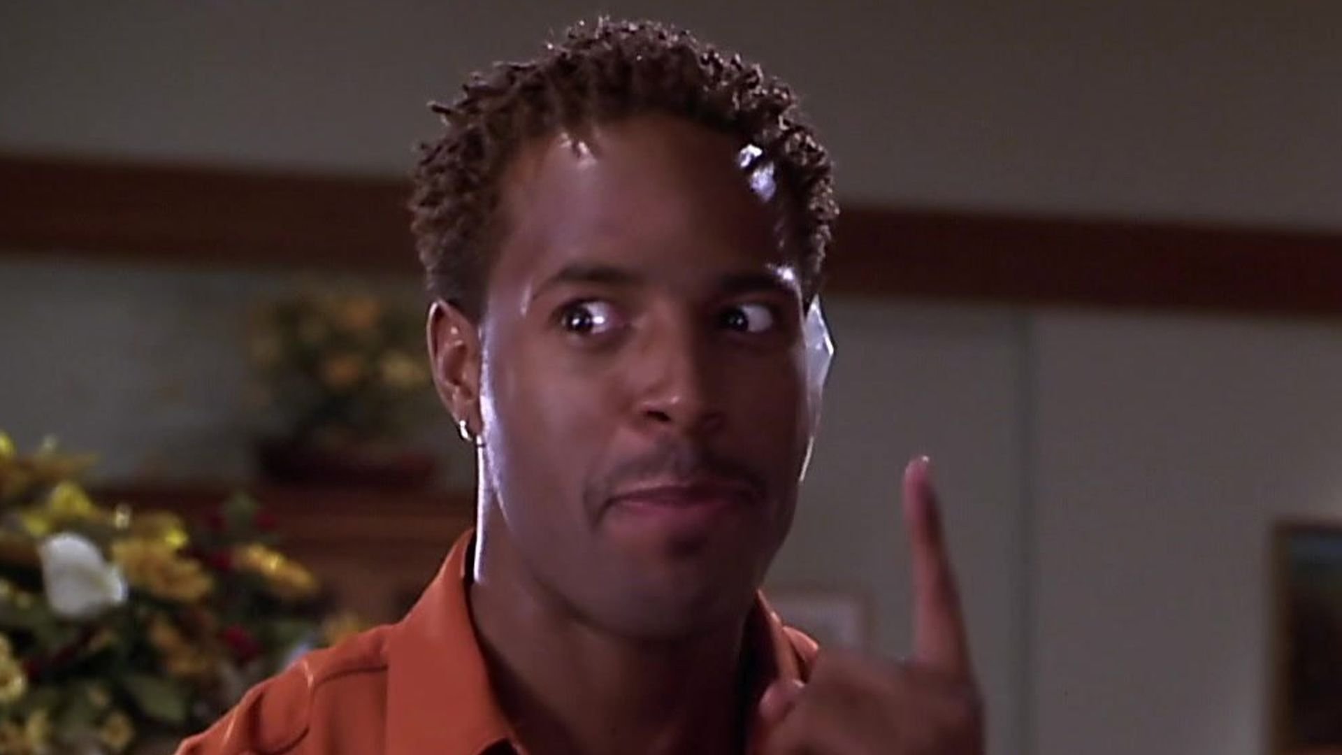 Por onde anda Shawn Wayans, ator de As Branquelas? Veja como ele está atualmente As Branquelas, sem dúvida, é um dos filmes de comédia estrangeiros mais populares do Brasil. Quem é que não se lembra da dupla de irmãos Marlon e Shawn Wayans, que protagonizaram personagens icônicas que são lembradas até hoje por aqui? A produção de 2004 foi um marco na carreira dos atores e, definitivamente, deixou a sua marca na década. Por onde anda Shawn Wayans, ator de As Branquelas? Veja como ele está atualmente