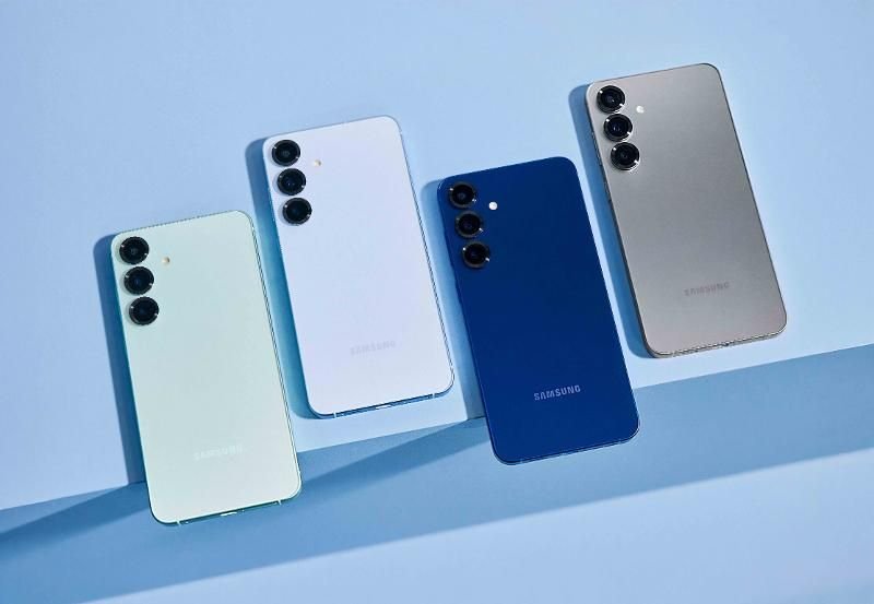 One UI 8: confira quais dispositivos Galaxy devem receber a atualização baseada no Android 16 Lançada no início de julho, junto com a nova geração de celulares dobráveis da marca, a One UI 8 representa a estreia do Android 16 nos dispositivos da Samsung. A interface traz melhorias como o Modo de Proteção Avançada e notificações de apps de terceiros na Now Bar, entre outras. samsung-galaxy-s25